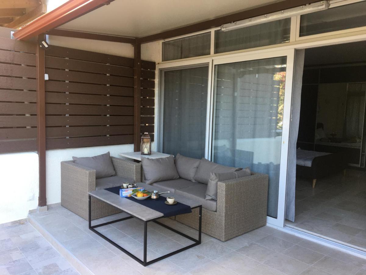Studio On The Beach Loutraki  Exterior photo